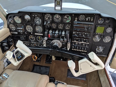 Maker:0x4c,Date:2017-11-6,Ver:4,Lens:Kan03,Act:Lar01,E-ve 1963 Beechcraft Baron - Nashville Flight Training Planes